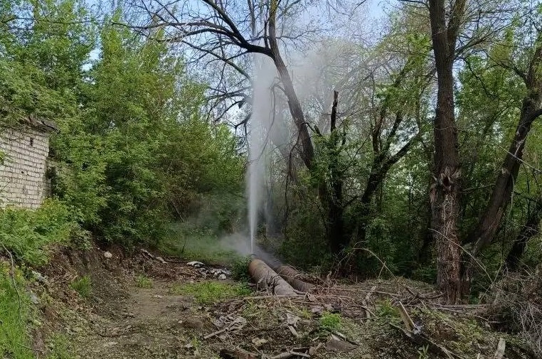 В Саратове забил коммунальный фонтан